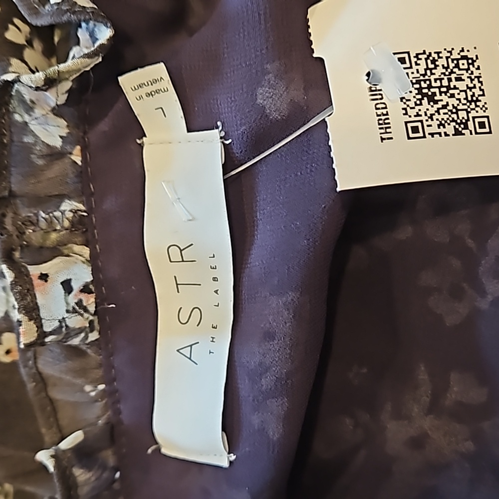 Aster Grey and Peach Floral Blouse - Picture 7 of 8